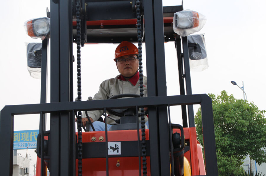 维#修#龙工叉车-阜阳兴华机械叉车多少钱  叉车维#修#  叉车配件