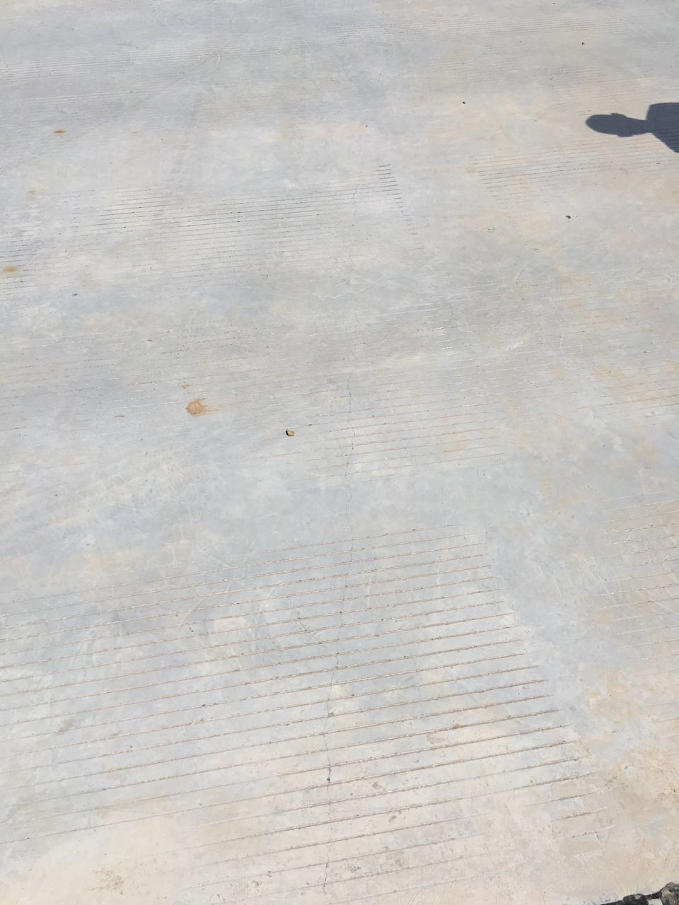 水泥混凝土路面裂缝的维修方法有那几种 路面裂缝维修方法