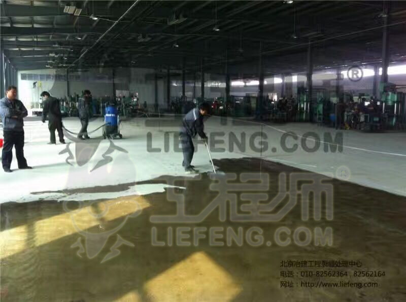 水泥地返沙怎么办,水泥地面起灰,妙招