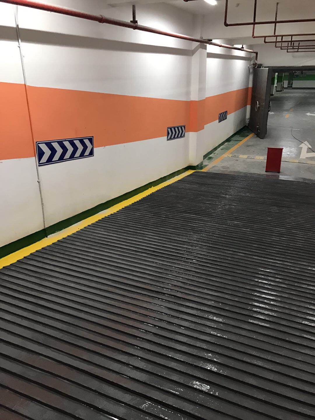 承接快干停车场划线工程，热熔小区通道标线图片  警示桩  道路标志牌  反光路线工程