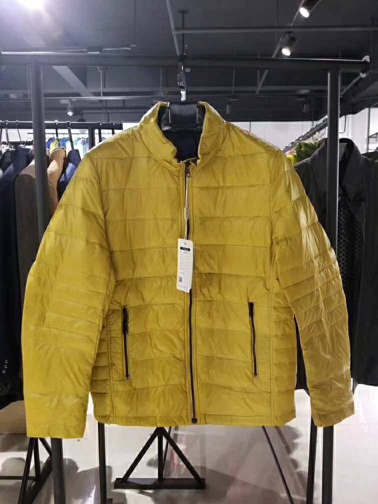 终于找到最棒的一个羽绒服尾货库存批发市场  品牌库存羽绒服  羽绒服厂家尾货
