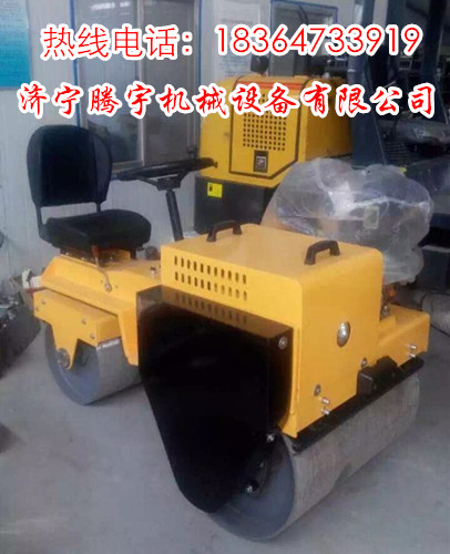 山东济宁小型双钢轮坐驾驶式振动压路机 坐驾式振动压路机