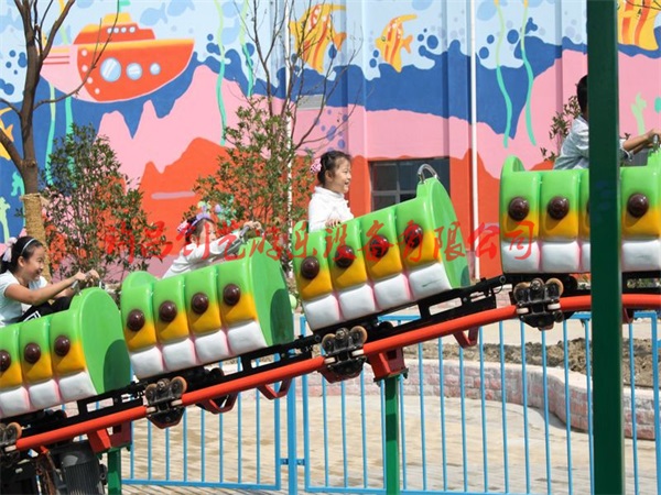许昌创艺游乐设备有限公司_青虫滑车