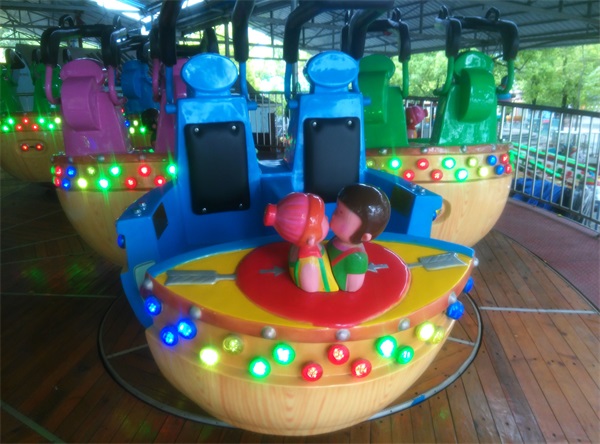 许昌创艺游乐设备有限公司_魔幻陀螺_自由彩虹_情侣飞车