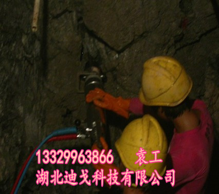 齐齐哈尔市涵洞隧道掘进不能放炮怎么办无振动分裂机  涵洞岩石掘进设备  隧道岩石掘进设备  无振动岩石分裂机