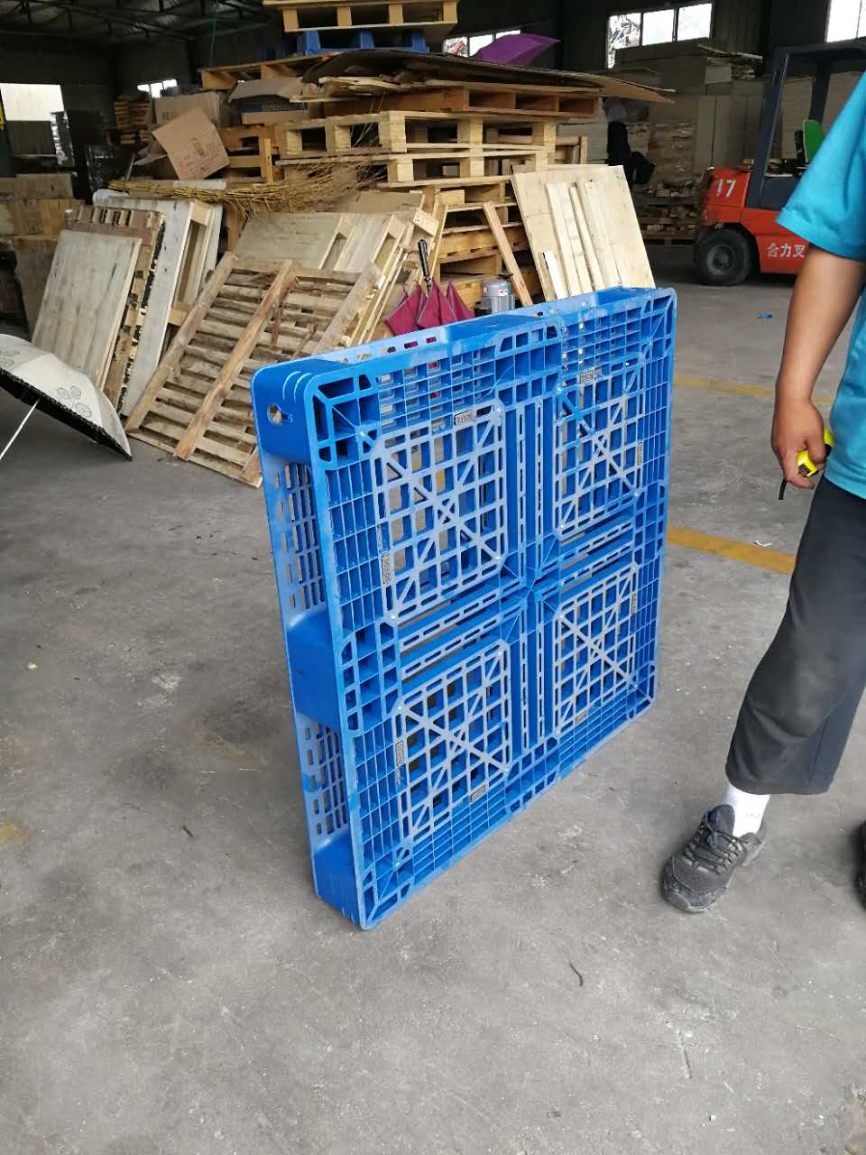 蓝色塑料托盘双面使用载重高使用寿命长