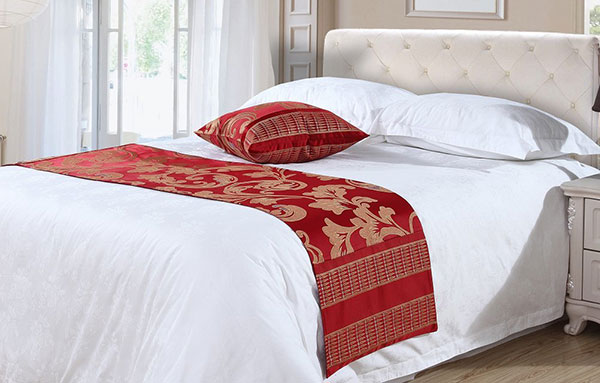 酒店床上用品厂家代理商，哪里有卖高质量的  宾馆床上用品床尾巾  酒店布草