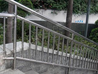 遵义铁艺栏杆、遵义铁艺大门、遵义铁艺围栏 遵义地弹门