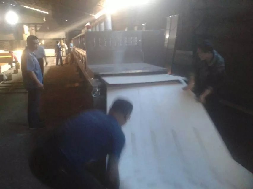 湖北微波纸制品烘干机  微波干燥设备厂家  微波烘干机厂家  微波干燥机价格