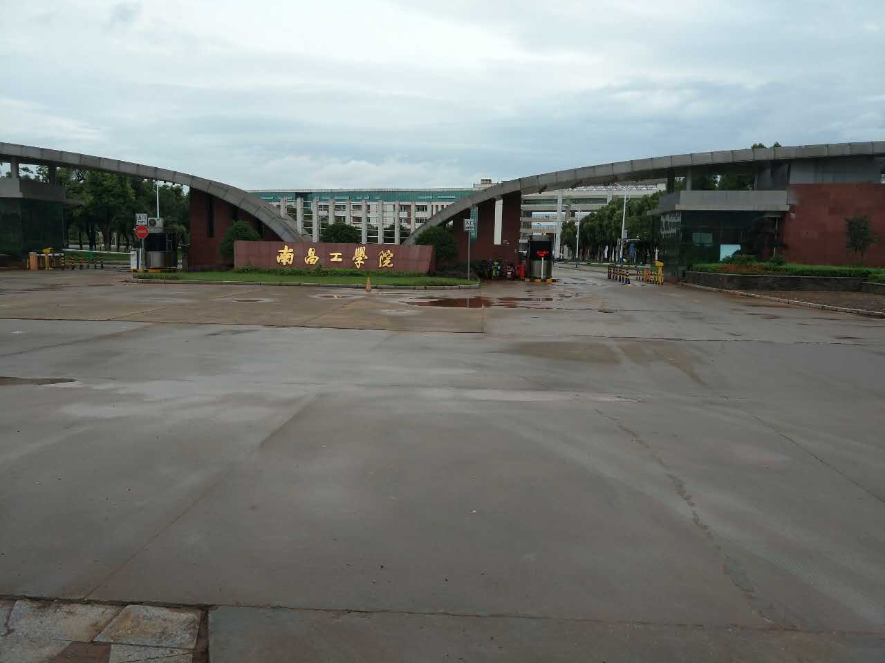 广西全封闭扫地机好_【地霸清洁设备】
