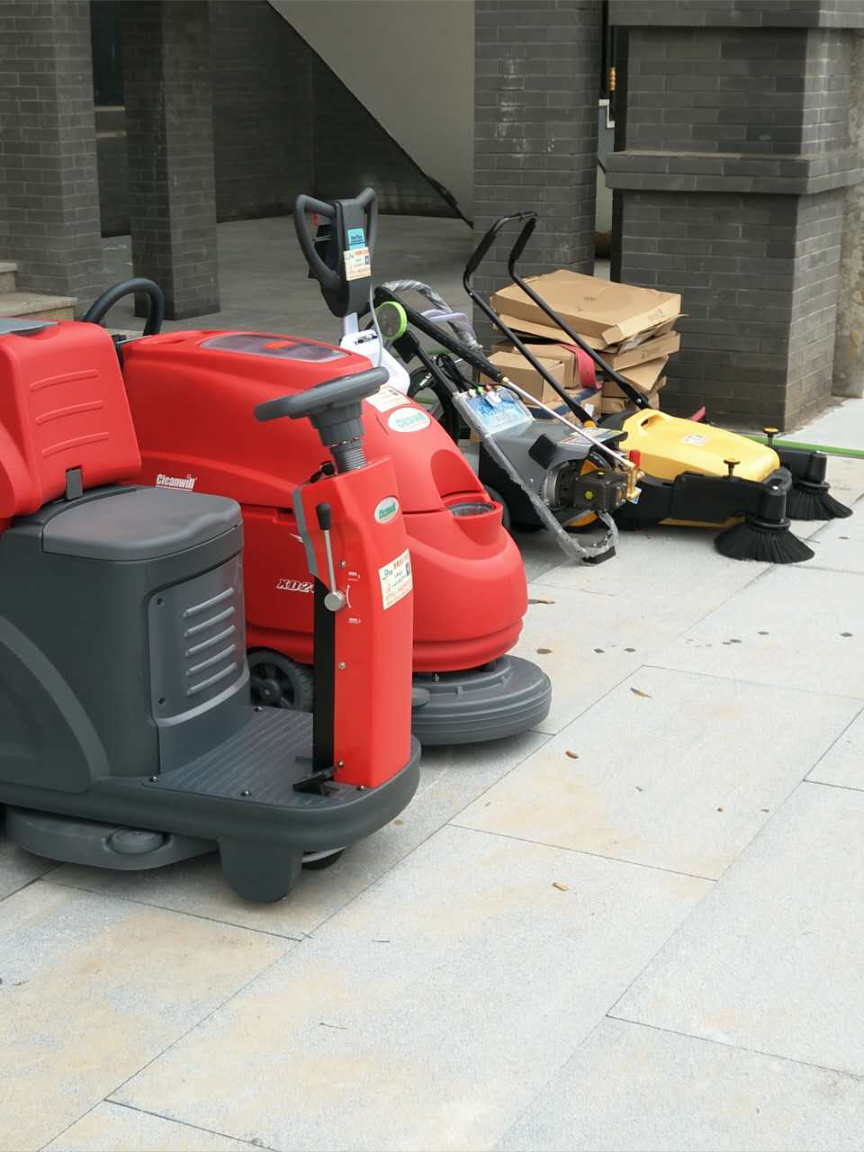 广西全封闭扫地机好_【地霸清洁设备】