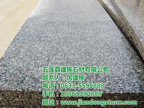 芝麻灰路牙石加工_建栋石材(图)_S型路  S型路牙石图片  五莲红路牙石
