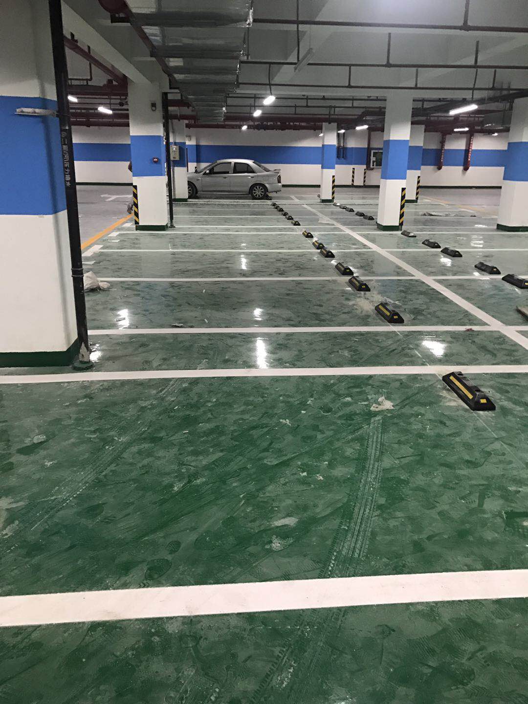 宝安各种通道划线，停车场车库地坪漆施工价格多少  校区热熔标线  停车场划线