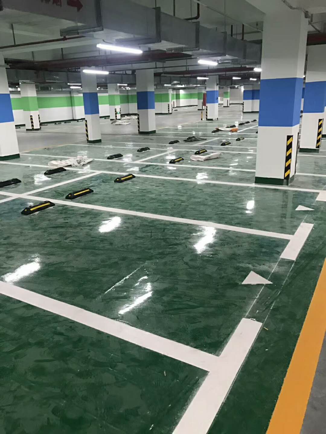 福田热熔停车场标线，厂家供应专业划线涂料  橡胶减速线  水马厂家  路口人行线