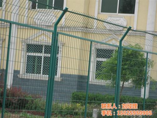 护栏网厂家批发_海南护栏网_重庆祥驰护栏  钢丝护栏网批发  包塑护栏网批发