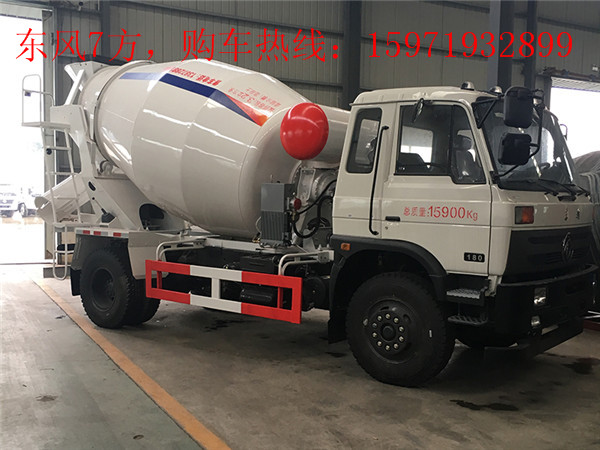 丹东东风4方,5方水泥搅拌车哪有卖 混凝土搅拌车