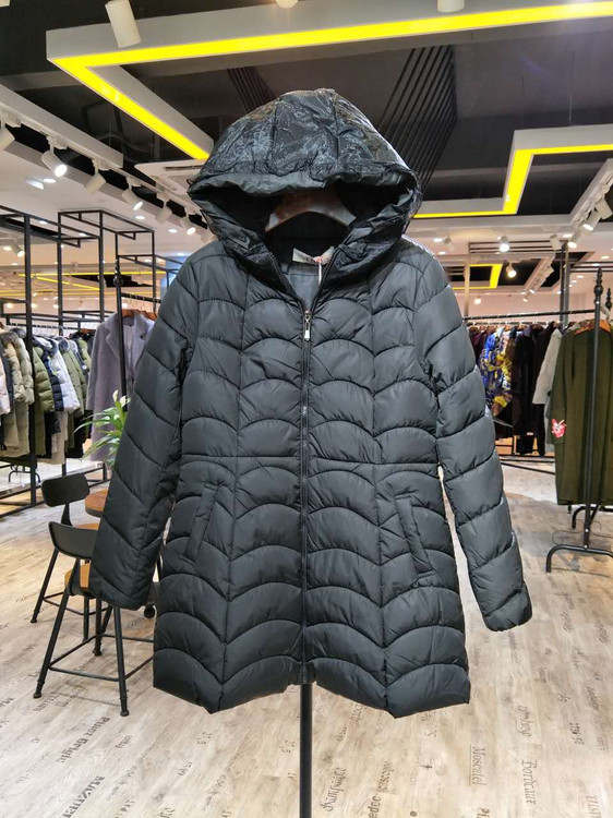 千百惠2017年冬装羽绒服新款品牌折扣女装货源批发供应  走份批发  库存尾货