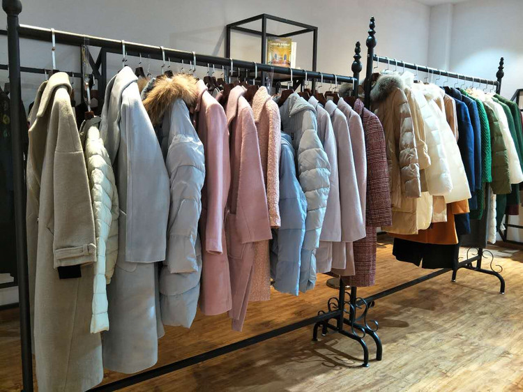 千百惠2017年冬装羽绒服新款品牌折扣女装货源批发供应  走份批发  库存尾货