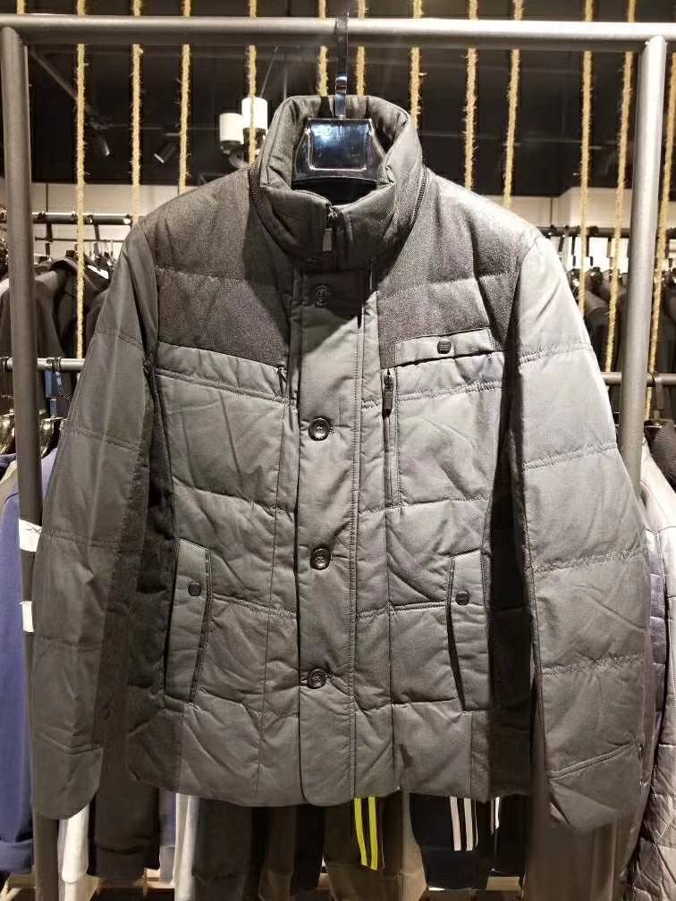 国内一二线商务男装尾货服装批发市场在广州世通服饰  品牌专业尾货  品牌羽绒服批发厂家  特价库存尾货