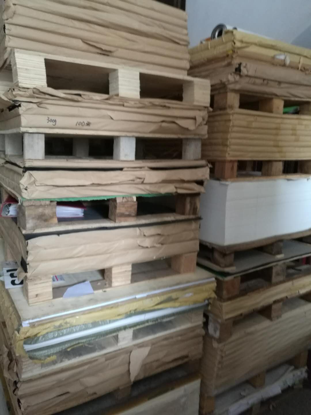 广州特种纸厂家批发  黑卡纸  牛卡纸