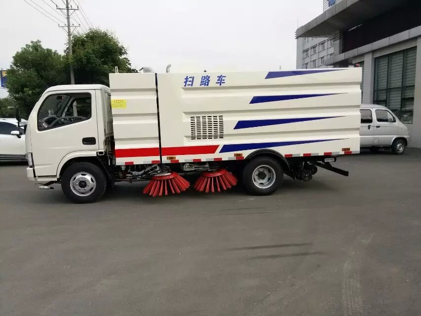东风多利卡  洗扫车价格  扫路车价格  吸尘车价格