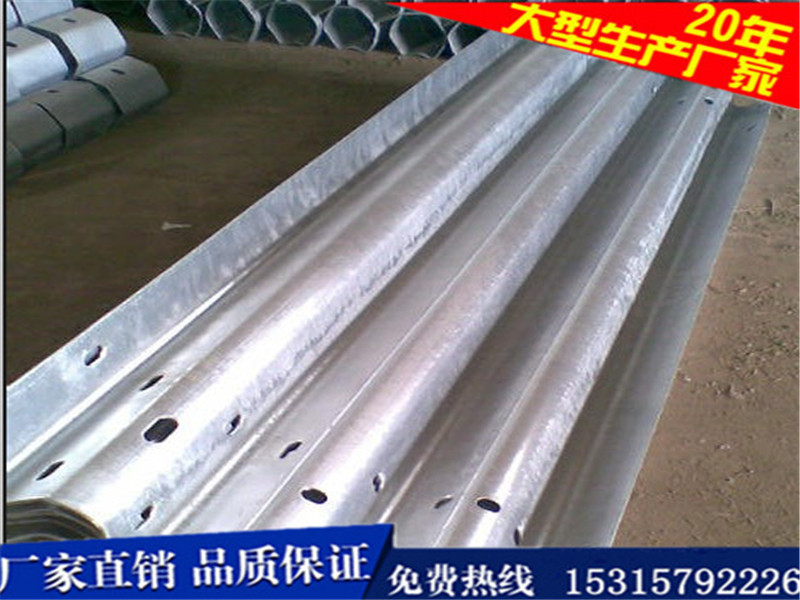 聊城地区专业生产优良的两波护栏板 南县两  双波护栏板  三波波形梁护栏板