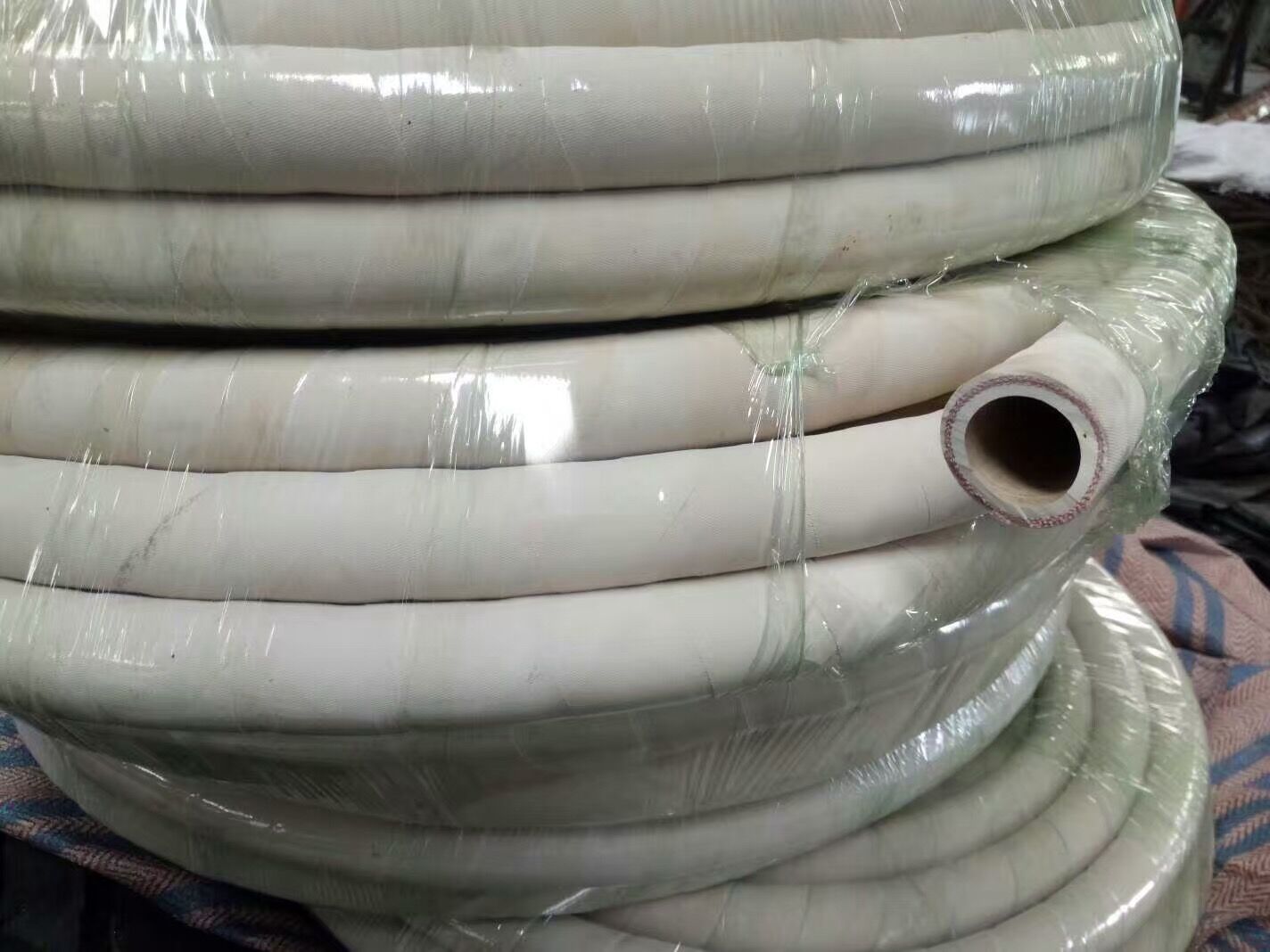 衡水规模大的真空橡胶管提供商 供应真空橡&nbsp;&nbsp;橡胶真空管&nbsp;&nbsp;白胶管