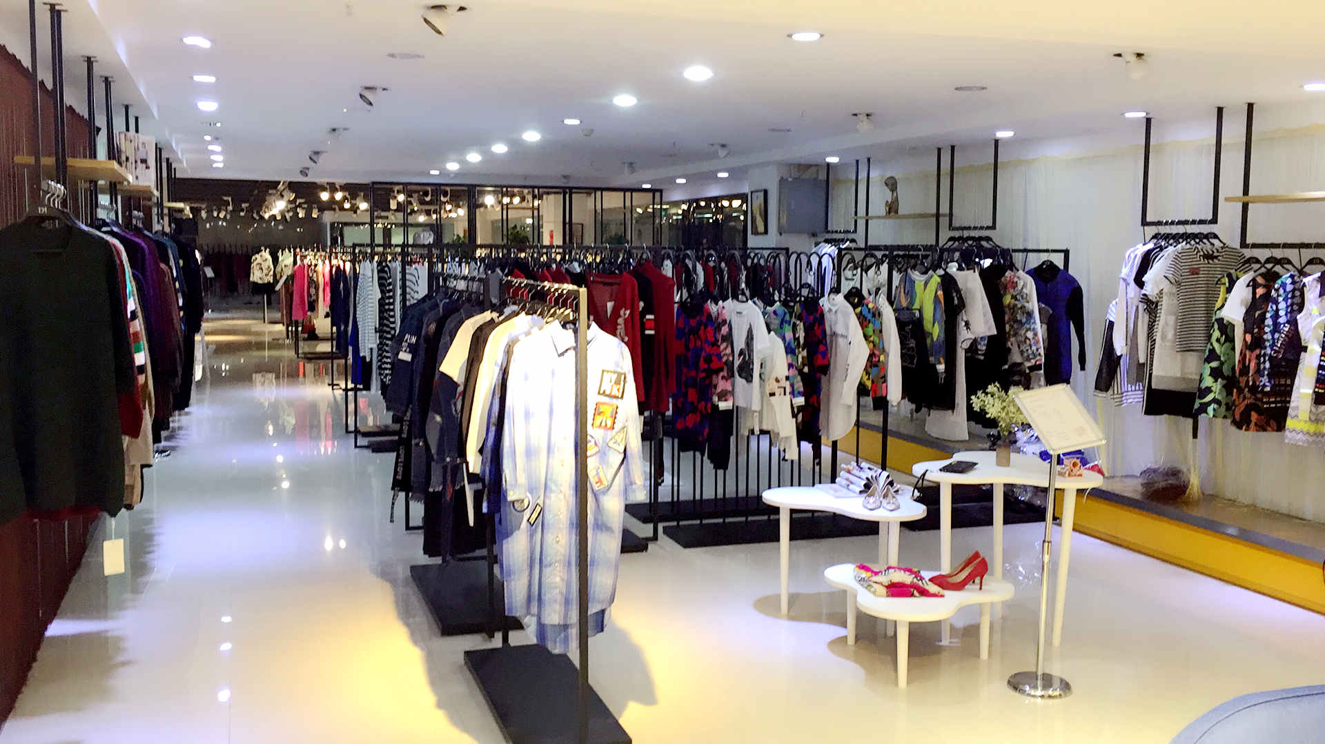 沐沐可信赖 广州哪有卖价格公道的沐沐可信  沐沐女装  沐沐品牌折扣