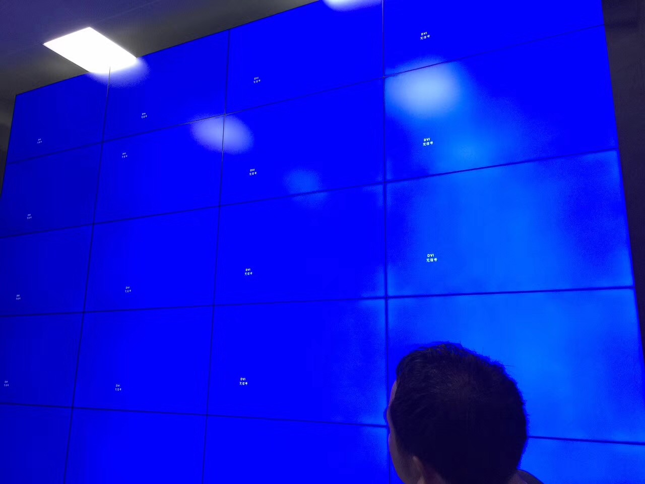 麦骏科技为惠州某会议室46寸拼接屏5×4项目安装&nbsp;&nbsp;液晶拼接屏&nbsp;&nbsp;46寸液晶拼接屏