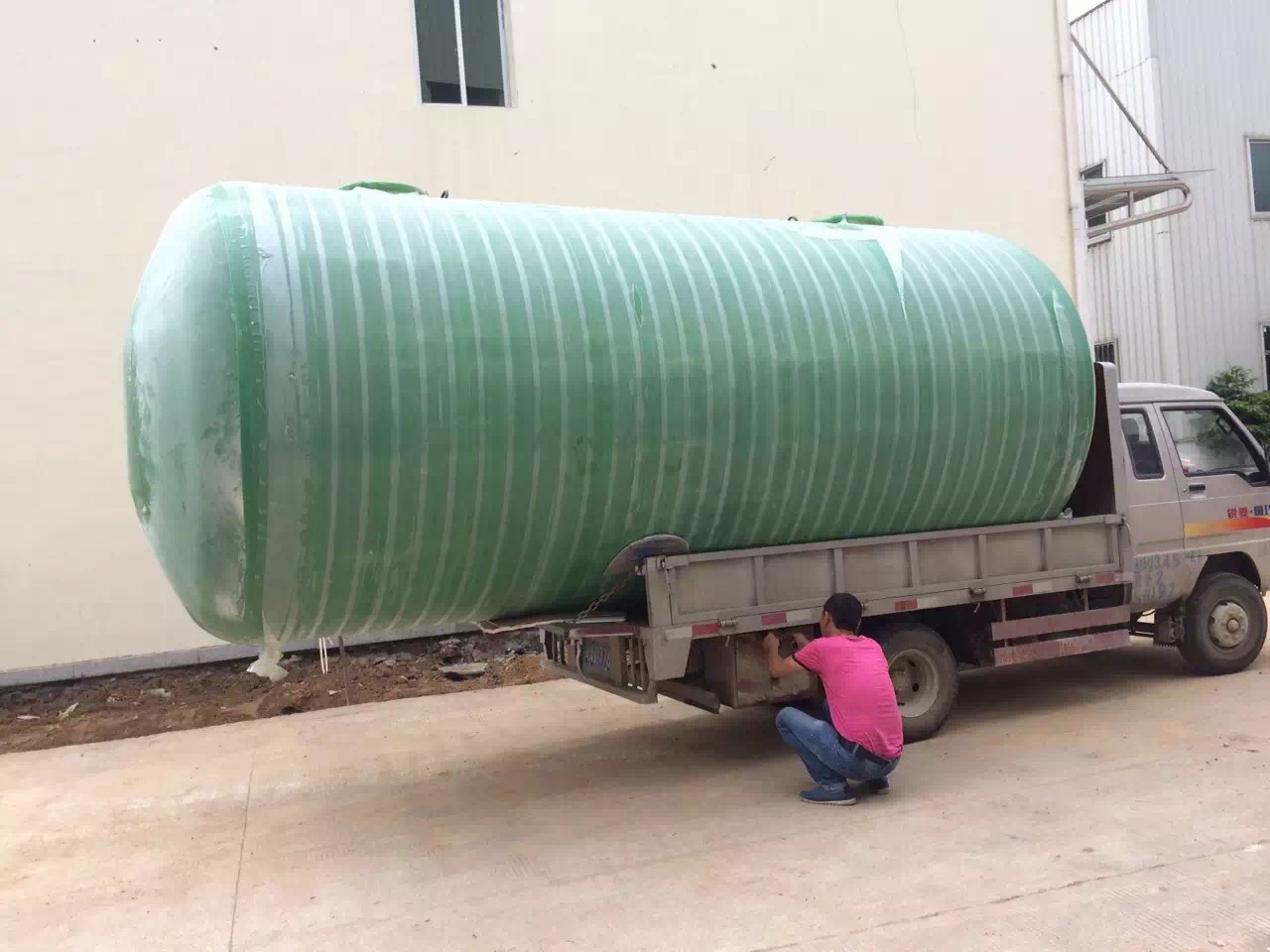 玻璃钢消防水箱 福州哪里有供应好用的玻璃  玻璃钢成品化粪池  玻璃钢生产厂家  污水处理