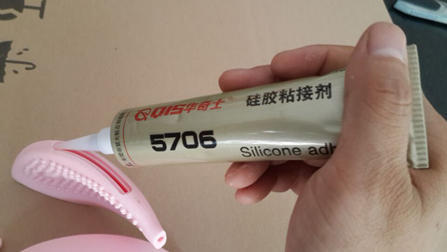 透明玻璃粘硅胶用什么胶水？&nbsp;&nbsp;硅胶胶水&nbsp;&nbsp;玻璃工艺品&nbsp;&nbsp;粘接胶水