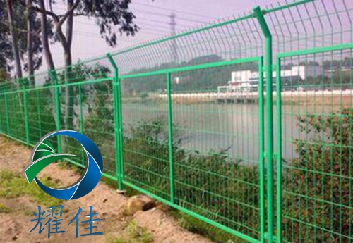 如何选购优质的框架护栏网 ——框架护栏网&nbsp;&nbsp;边框护栏网&nbsp;&nbsp;公路护栏网