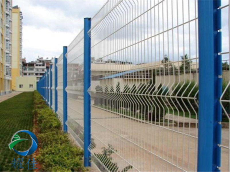 双边护栏网，热销桃型柱护栏网[厂家直销]  三角折弯护栏网