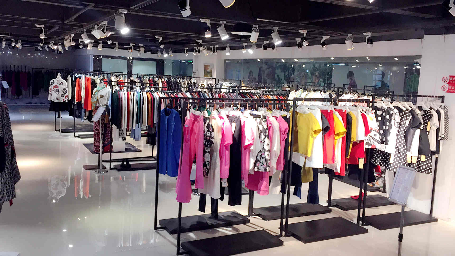 广州哪有卖好的品牌尾货品牌折扣依沐瑶女装  沐沐品牌折扣依沐瑶女