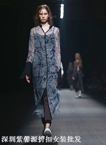 供应中国时尚品牌折扣女装尾货货源复古品牌女装