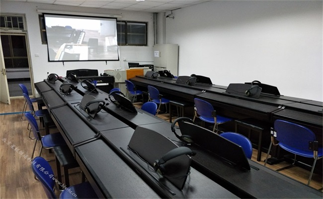 电钢琴教室教学资源教学分析智能化师生交流社区  成人学钢琴  音乐教育  音乐培训