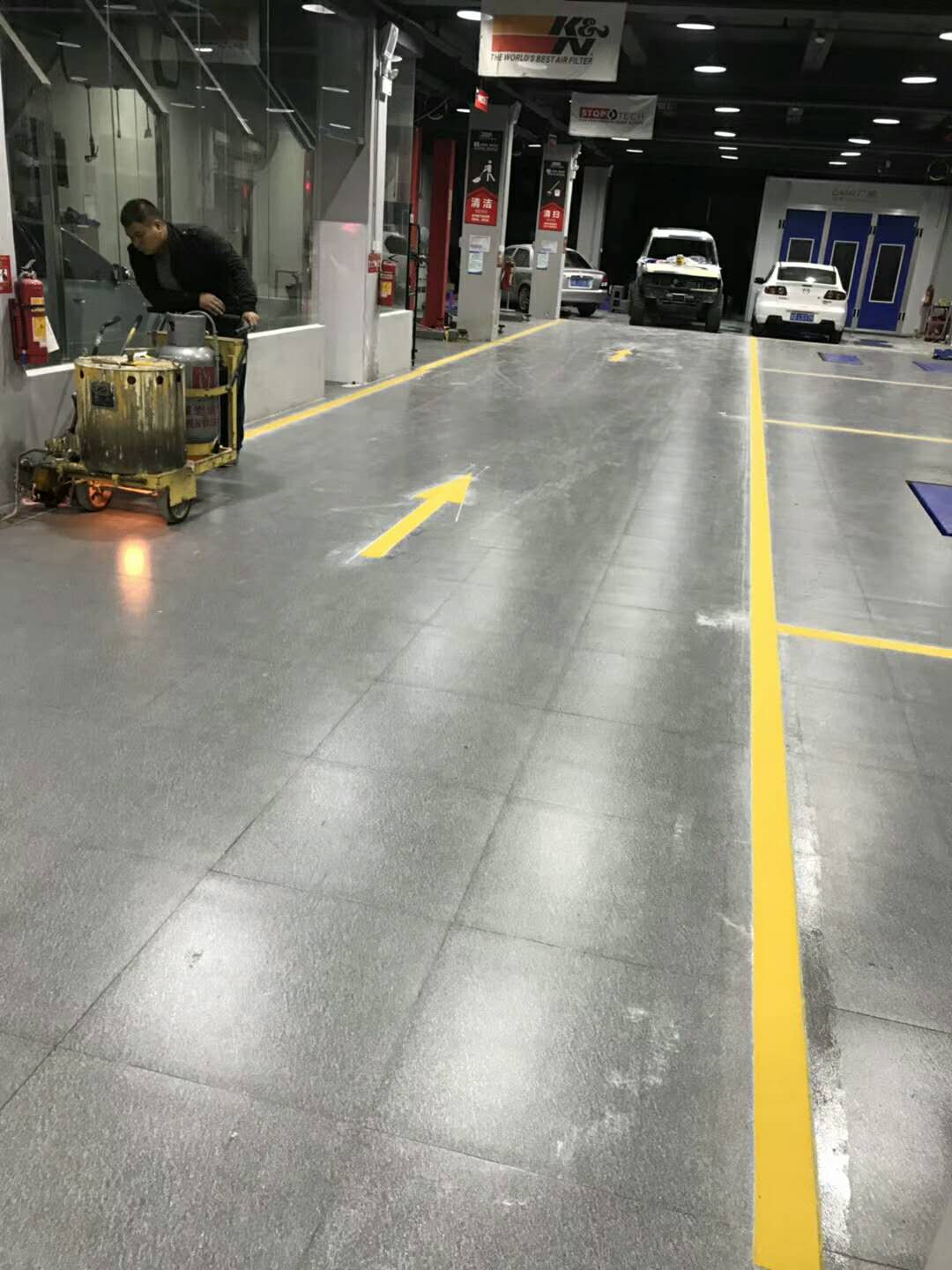 龙岗YX专业划线公司，道路热熔标准标线厂家  路口导向线  停车场标线  福田标线