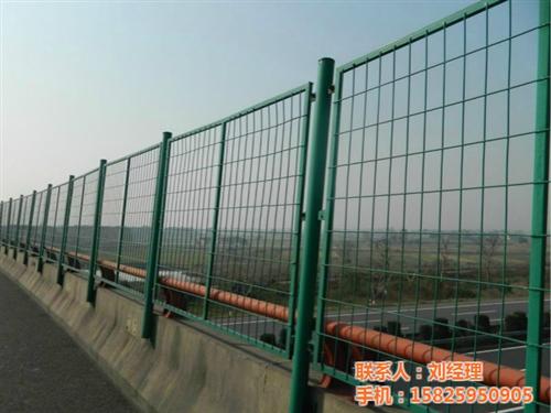 重庆铁路护栏网厂家批发,护栏网,重庆祥驰  重庆包塑护栏网厂  重庆公路护栏网厂