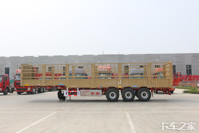 德兴仓栅式半挂车、仓栏车