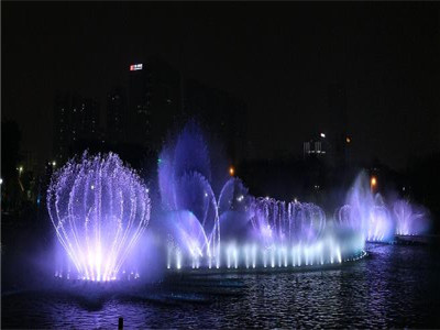 买好的激光喷泉就来广州星江源游乐设备_激  激光音乐水泉