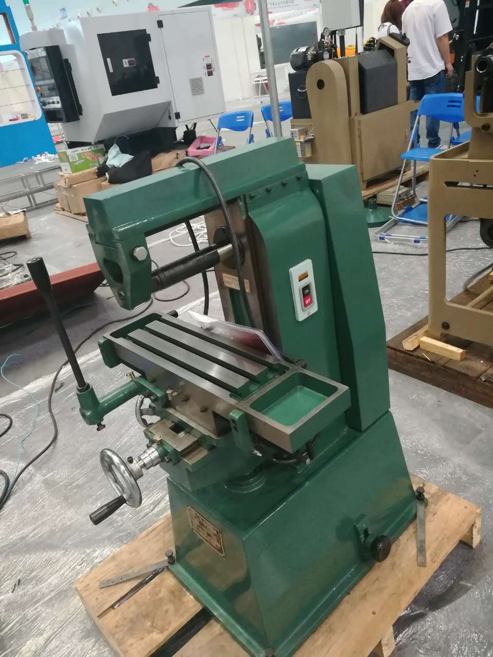 专业供应台荣214、216小型臥式铣床 手动半自动小臥铣  小卧铣  小型卧式铣床  手动铣床