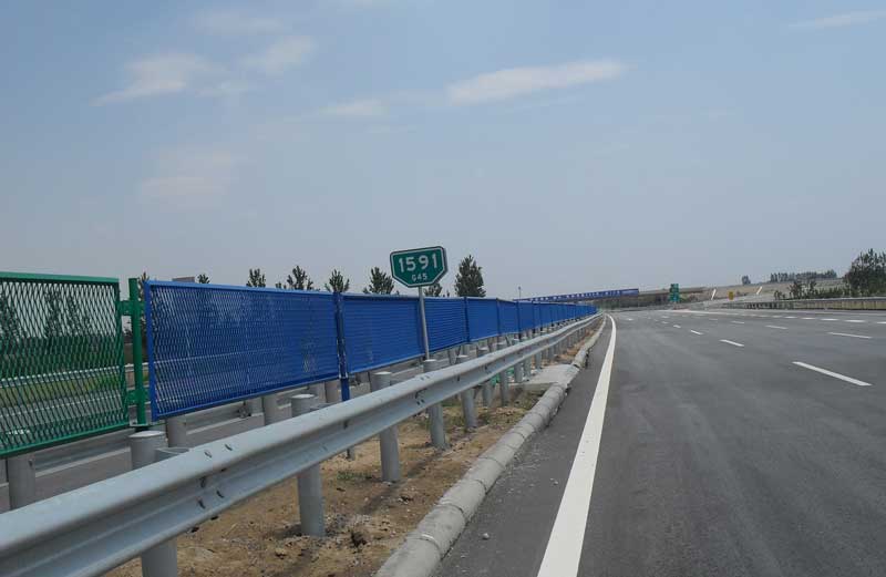 钢板网防眩网 专注高速铁路高架桥工程护栏网  高速防眩目网  拉伸网  扩张网