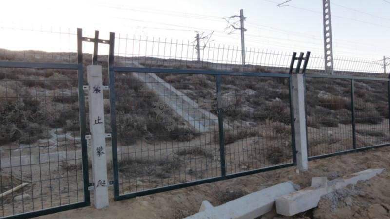 矩形管栅栏 专注高速铁路高架桥工程护栏网  铁路护栏网  高速护栏网  高架桥护栏网