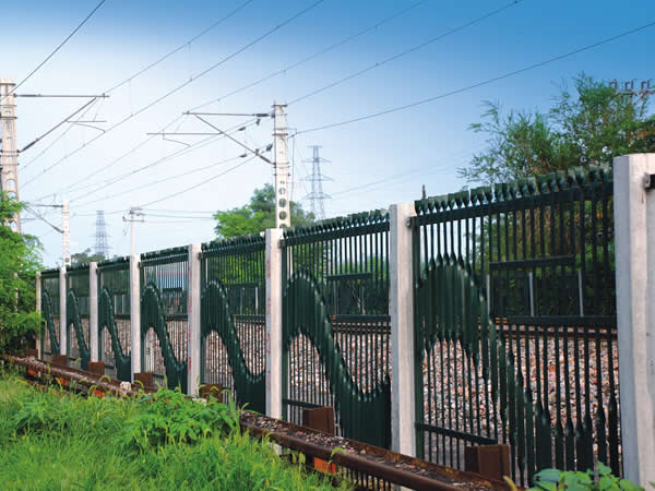 扁铁栅栏 专注高速铁路高架桥工程护栏网  铁路护栏网  高速护栏网