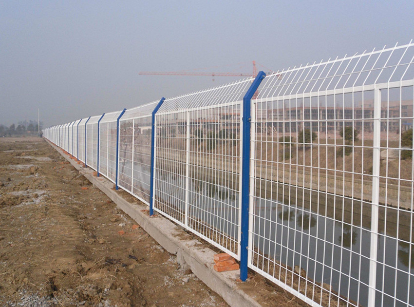 框架焊接隔离栅 专注高速铁路高架桥工程护栏网  高速公路护栏网  铁路护栏网  高架桥防抛网