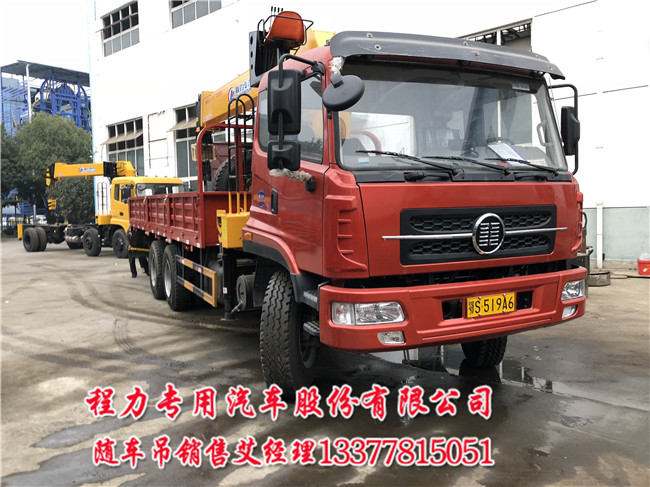 可以挖掘机楚风后双桥随车吊平板运输车  短车厢楚风  拉挖机随车吊