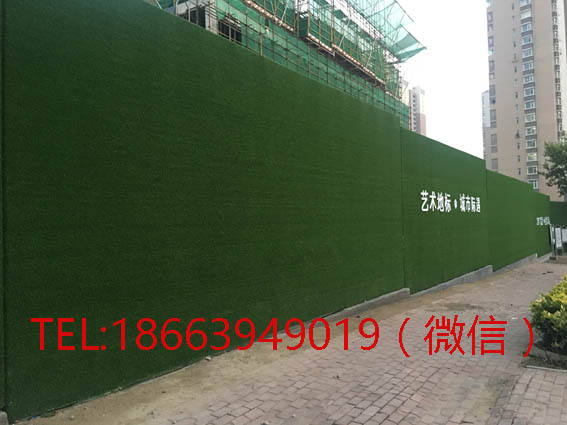 PE材质房地产市政围挡塑胶草皮路南现货供应