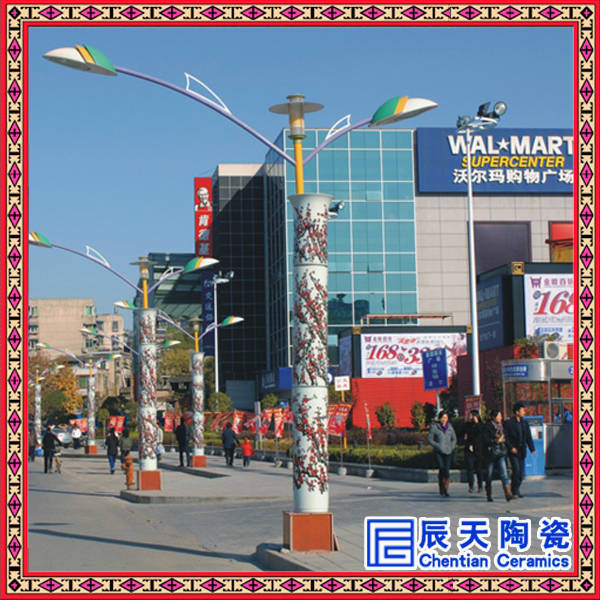 青花瓷直筒陶瓷灯柱 不形变不变色可定做图案&nbsp;&nbsp;定做陶瓷灯柱&nbsp;&nbsp;景点陶瓷灯柱&nbsp;&nbsp;灯柱供应厂家