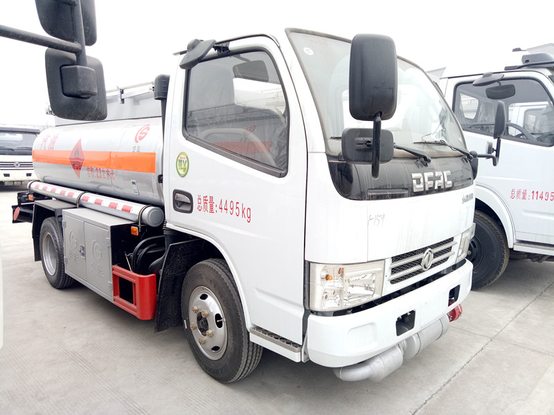 厂家直销油罐车 蓝牌2吨油罐车 二手加油车价格  18872994403  二手油罐车价格  2吨油罐车多少钱