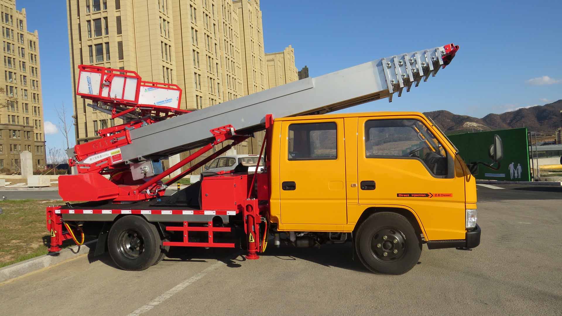 山东品质好的高空搬运车|代理高空搬运车&nbsp;&nbsp;韩国云梯车&nbsp;&nbsp;云梯车价格